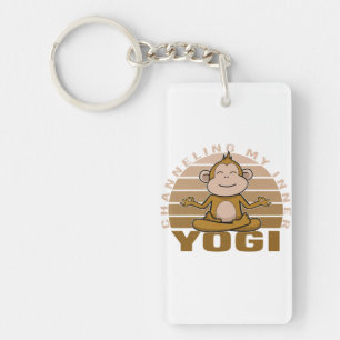 Witziger niedlicher Affe, der Yoga macht, lustige  Schlüsselanhänger