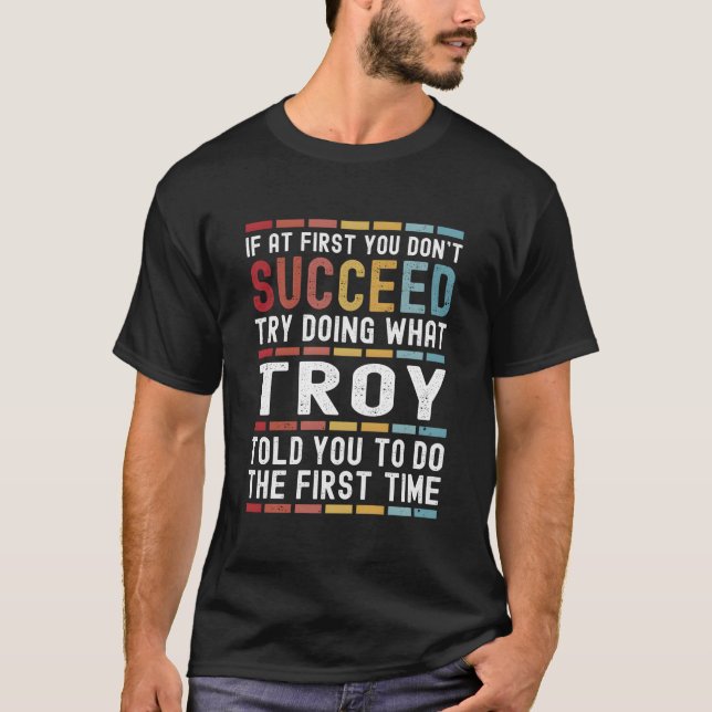 Witziger Troy-Name personalisiert T-Shirt (Vorderseite)