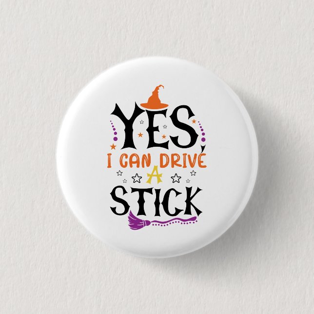 Witziges Halloween Ja, ich kann einen Stick fahren Button (Vorderseite)