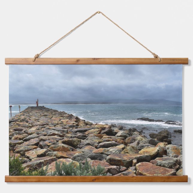 Wo die Felsen das Meer treffen - Ausgangspunkt Wandteppich Mit Holzrahmen (Vorne)
