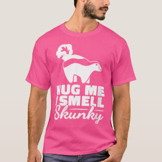 Wo Hug Me I Riech Skunky Weasel Familie Säugetiere T-Shirt