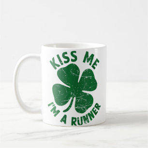 Wo Küss Mich Ich Bin Ein Läufer St Patrick'S Day S Kaffeetasse