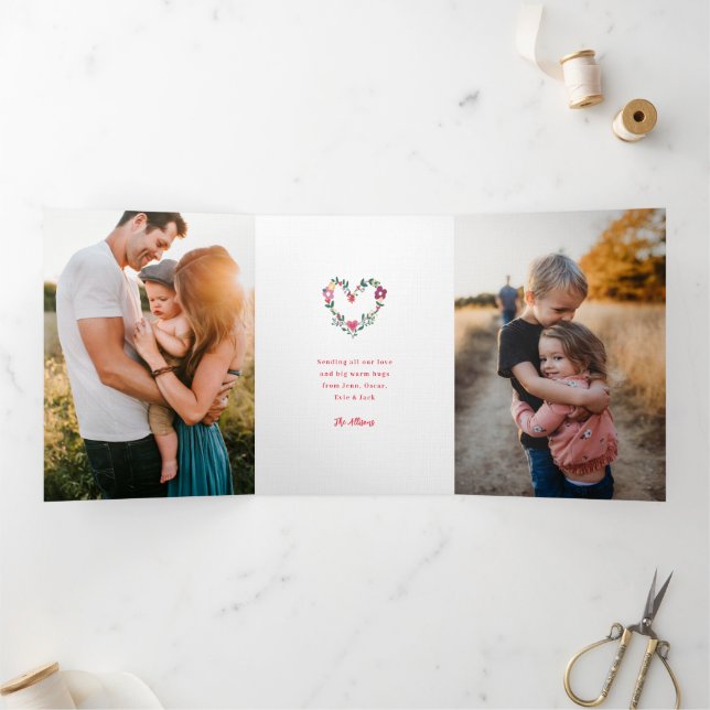 Wo Liebe Personalisiertes Foto wächst Valentine Dreifach Gefaltete Urlaubskarte (Innenseite)