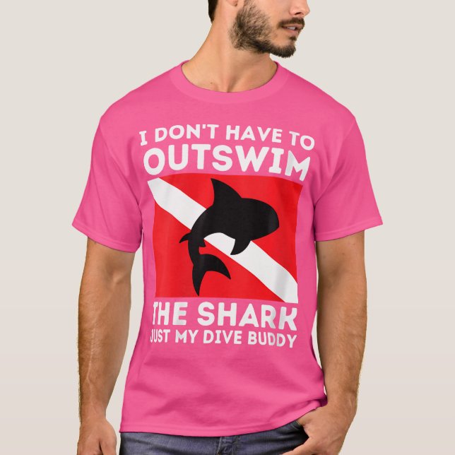 Wo Outswiving My Dive Buddy Funny Shark Scuba Divi T-Shirt (Vorderseite)