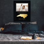 Wo unsere Reise begann North Carolina Mi Foto Foliendrucke<br><div class="desc">"Where Our Journey Began" Hochzeitsvater Staat Karte Foto halten Design mit beweglichem Herzen an den Ort Ihrer Hochzeit oder anderen unvergesslichen Anlass. Um die Position des Herzens zu verschieben, klicken Sie einfach auf "Personalisieren" und dann auf "Anpassen" und ziehen Sie das Herz an den Ort Ihrer Wahl. Weitere Staaten in...</div>