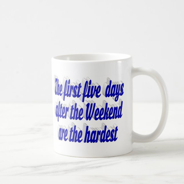 Wochenend-Quote mit lustiger blauer Typografie Kaffeetasse (Rechts)