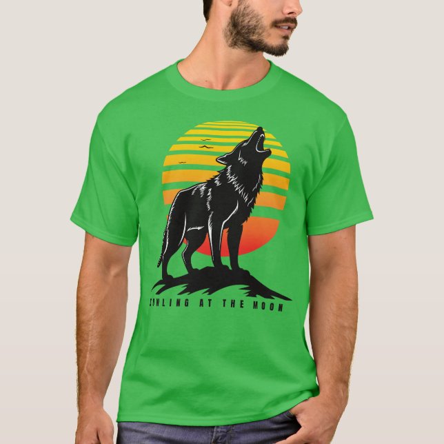 Wof howling at the moon T-Shirt (Vorderseite)
