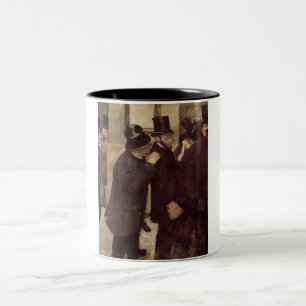 Wohlhabende Männer an der Börse (von Edgar Degas) Zweifarbige Tasse