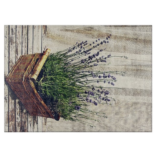 wohlriechende Blumen des Lavendels in einem Korb Schneidebrett (Vorderseite)