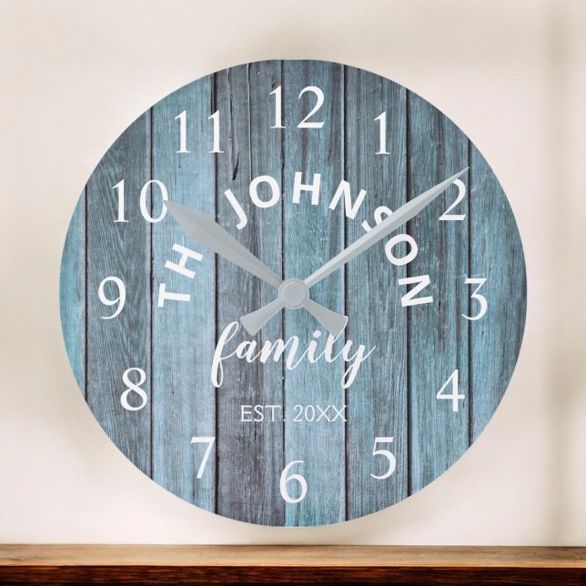 Wohn-Familienname Rustic Beach House Große Wanduhr (Von Creator hochgeladen)