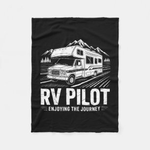 Wohnmobil-Camping, Wohnmobil-Pilot genießt die Rei Fleecedecke