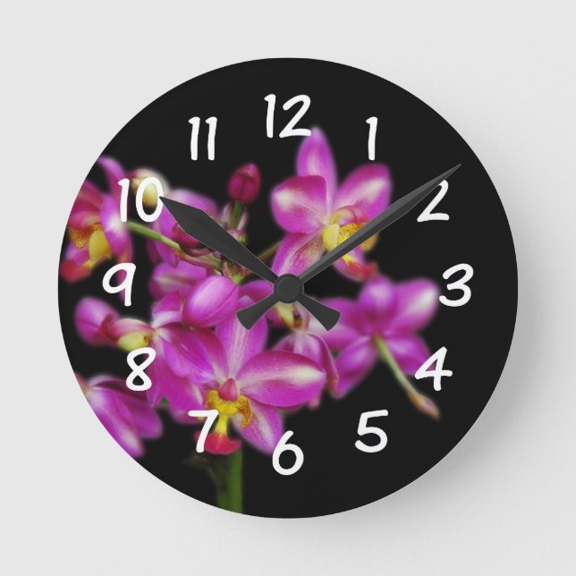 Wohnzimmer - Lila Orchideen auf schwarzem Hintergr Runde Wanduhr (Vorderseite)