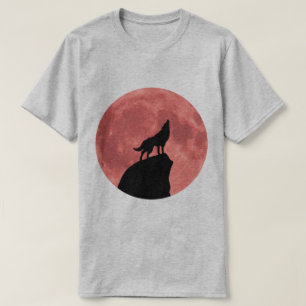 Wolf, der an einem Blut-Mond heult T-Shirt