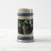 Wolf, der aus die Holz-Tasse herauskommt