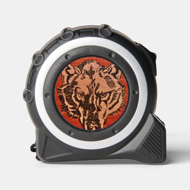 Wolf Head on Red Maßband (Vorderseite)