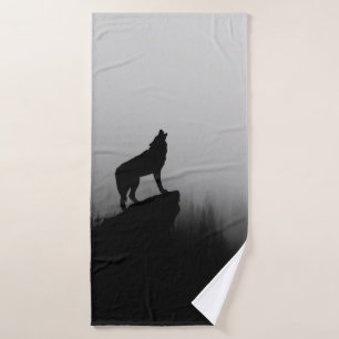 Wolf heult auf dem Mond Badehandtuch