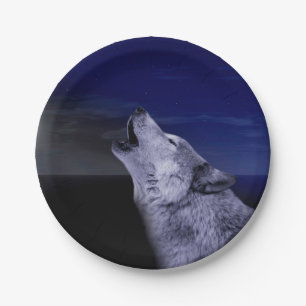 Wolf heult auf dem Mond im Meer Pappteller