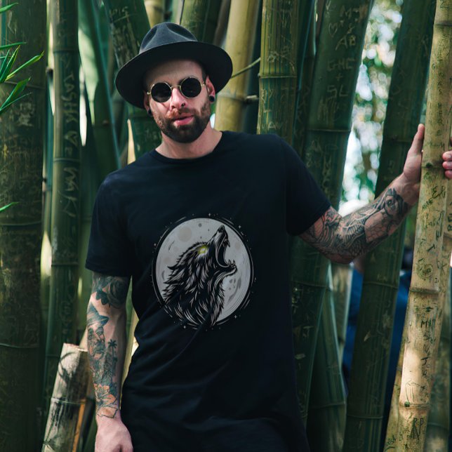Wolf heult auf dem Mond T-Shirt (Von Creator hochgeladen)