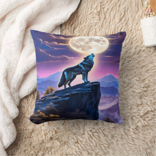 Wolf heult auf Vollmond über mystische Berge Kissen