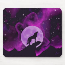 Wolf Howling am Lila Mond