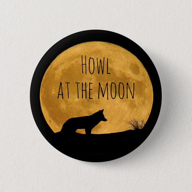 Wolf vor hellem Mond silhouettiert Button (Vorderseite)