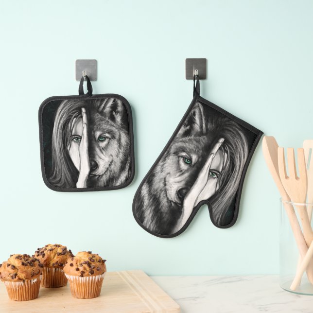 Wolf Woman Oven Mitt & Pot Holder Set (Insitu (Hängend))