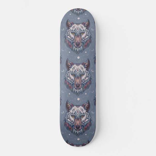 Wölfchenköpfe mit bohischer Dekoration Skateboard (Vorderseite)