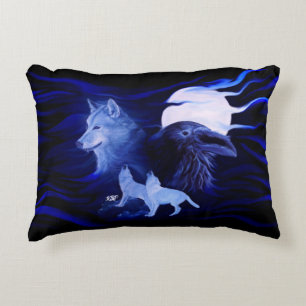 Wölfe und Raven mit Vollmond Dekokissen
