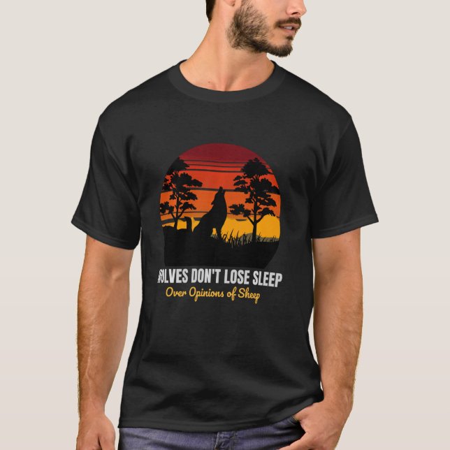 Wölfe verlieren nicht den Schlaf über die Meinung  T-Shirt (Vorderseite)