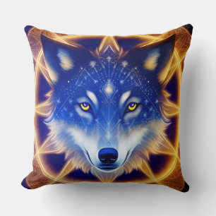 Wolfporträt mit intensiven goldenen Augen Kissen