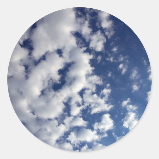 Wolken auf blauem Himmel Runder Aufkleber (Vorderseite)