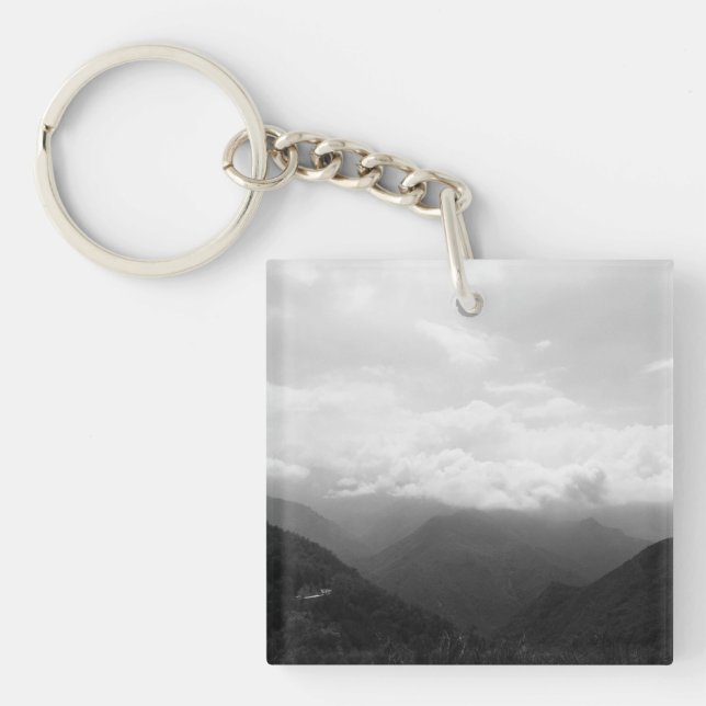 Wolken auf den Hügeln Schwarz-Weiß-Fotografie Schlüsselanhänger (Vorderseite)