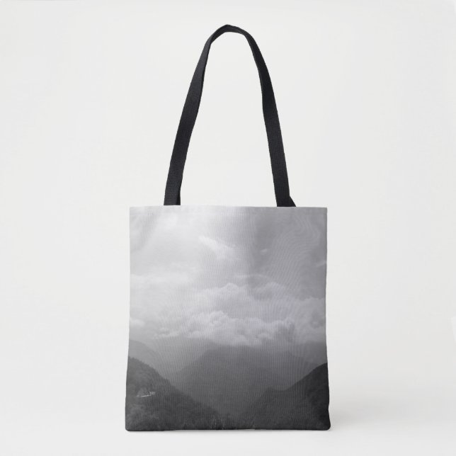 Wolken auf den Hügeln Schwarz-Weiß-Fotografie Tasche (Vorderseite)
