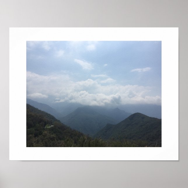 Wolken auf den Hügeln Sky Blue Color Fotografy Poster (Vorne)