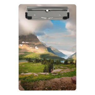 Wolken, die durch Berge fegen Mini Klemmbrett