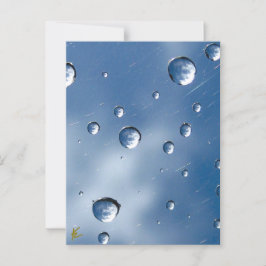 Wolken, die in Tauwetter gegen den blauen Himmel r Postkarte