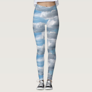 Wolken, die sich im blauen Himmel abzeichnen Leggings