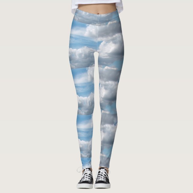 Wolken, die sich im blauen Himmel abzeichnen Leggings (Vorderseite)