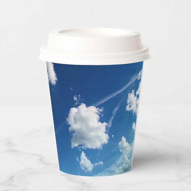 Wolken im Licht Pappbecher (Vorderseite)