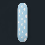 Wolken im weißen Cartoon auf blauem Hintergrund Skateboard<br><div class="desc">Weißer Cartoon Wolken auf hellblauem Hintergrund</div>
