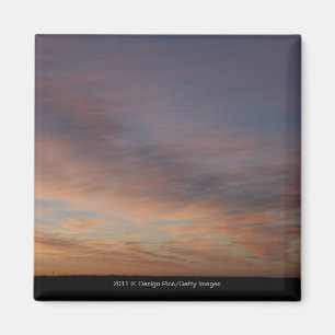 Wolken in einem orange Himmel am Sonnenaufgang Magnet