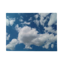 Wolken in einem Sommerhimmel