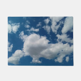 Wolken in einem Sommerhimmel Fußmatte