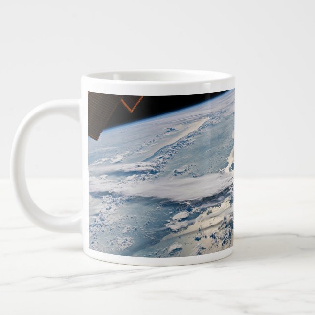 Wolken in Sumatra, Indonesien. Jumbo-Tasse (Links)