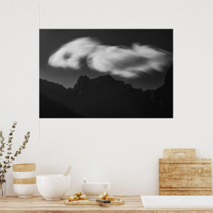 Wolken oberhalb der Silhouette Poster