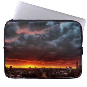 Wolken, Sonnenuntergang und Rot Laptopschutzhülle