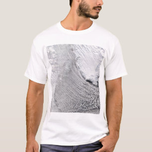 Wolken-Straßen im Labrador-Meer T-Shirt