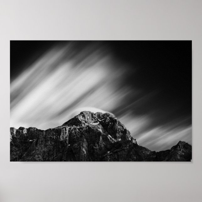 Wolken über dem Berg Mangart Poster (Vorne)