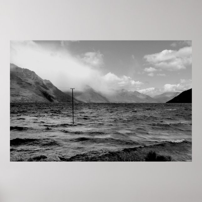 Wolken über dem See Poster (Vorne)