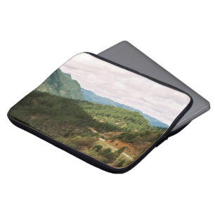 Wolken über dem Tal...... Laptopschutzhülle